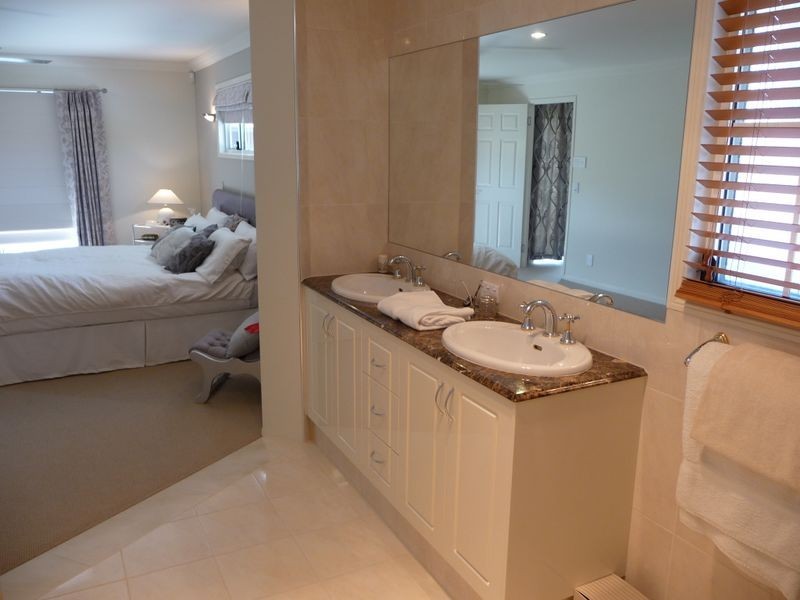 4 Torrevella Vista, Coombabah QLD 4216