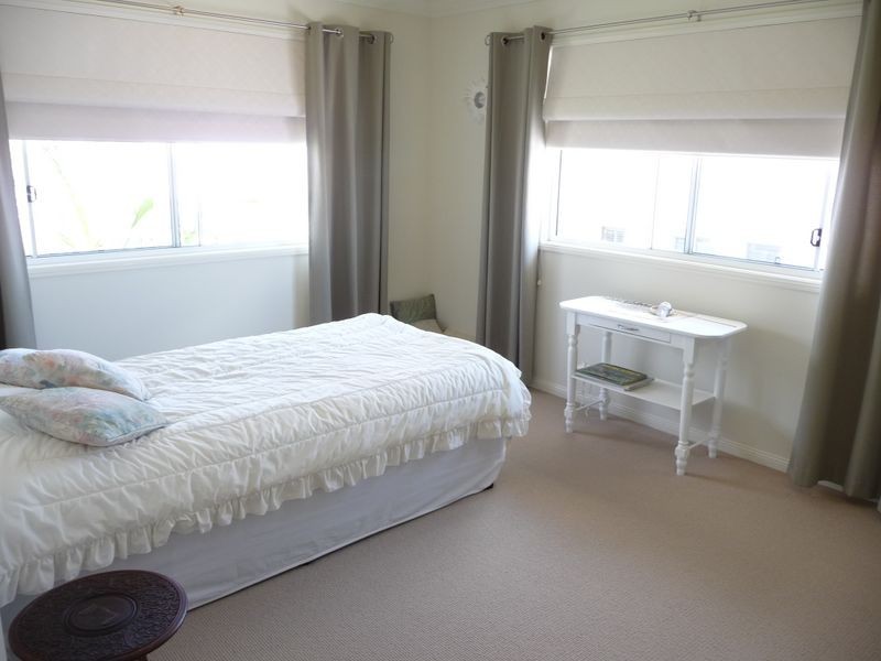 4 Torrevella Vista, Coombabah QLD 4216