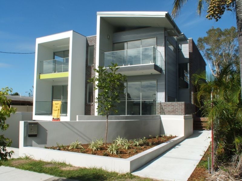 2/24 Drake Avenue, Paradise Point QLD 4216