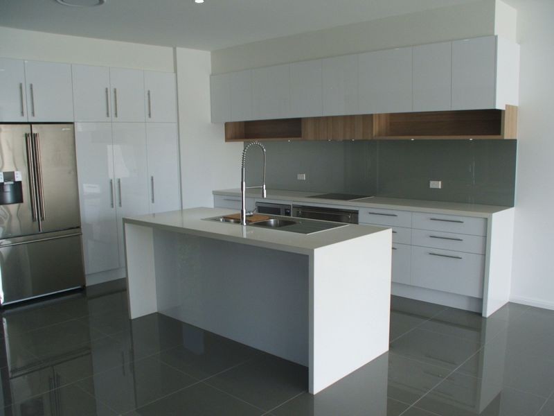 2/24 Drake Avenue, Paradise Point QLD 4216