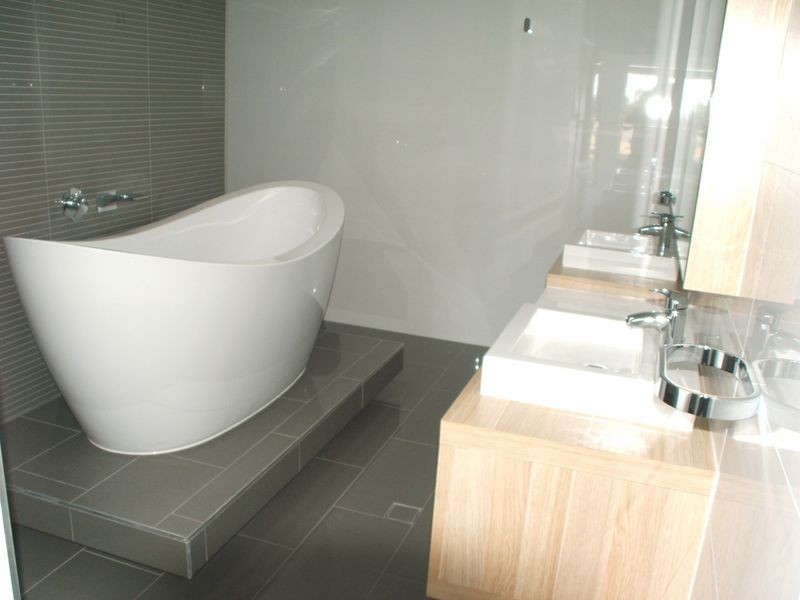 2/24 Drake Avenue, Paradise Point QLD 4216