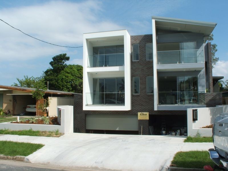 2/24 Drake Avenue, Paradise Point QLD 4216