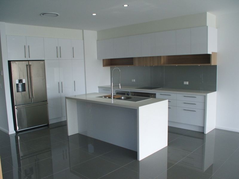 2/24 Drake Avenue, Paradise Point QLD 4216