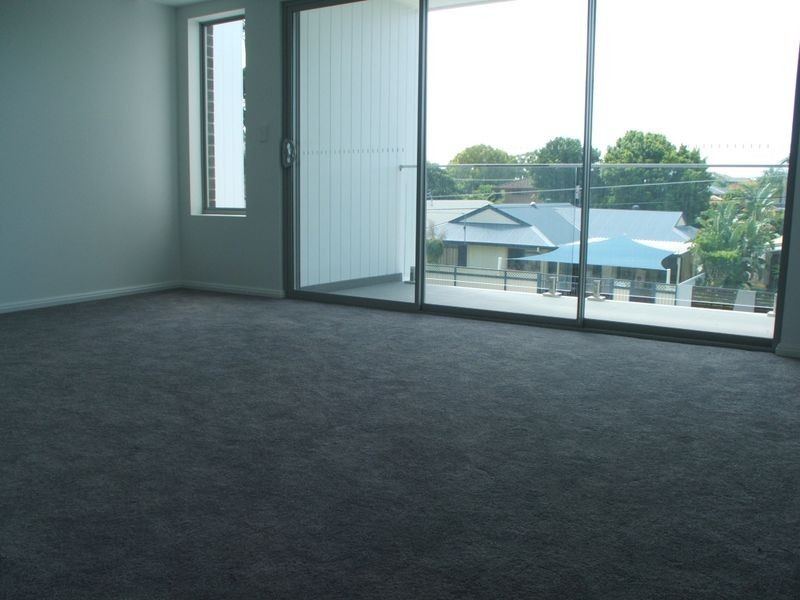 2/24 Drake Avenue, Paradise Point QLD 4216