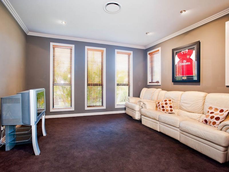 27 Canada Place, Arundel QLD 4214