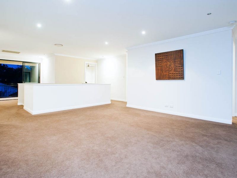 27 Canada Place, Arundel QLD 4214