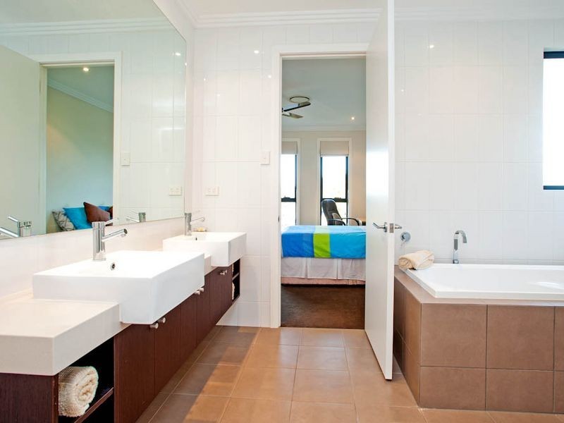 27 Canada Place, Arundel QLD 4214