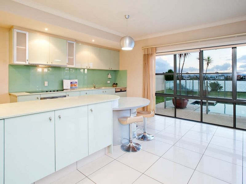 89 EDINBURGH ROAD, Benowa QLD 4217