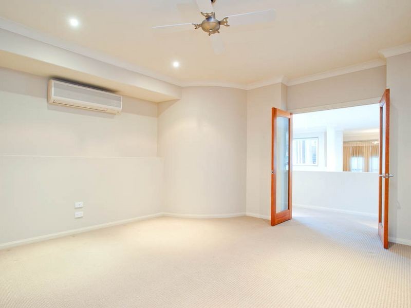 89 EDINBURGH ROAD, Benowa QLD 4217