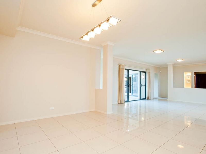 89 EDINBURGH ROAD, Benowa QLD 4217