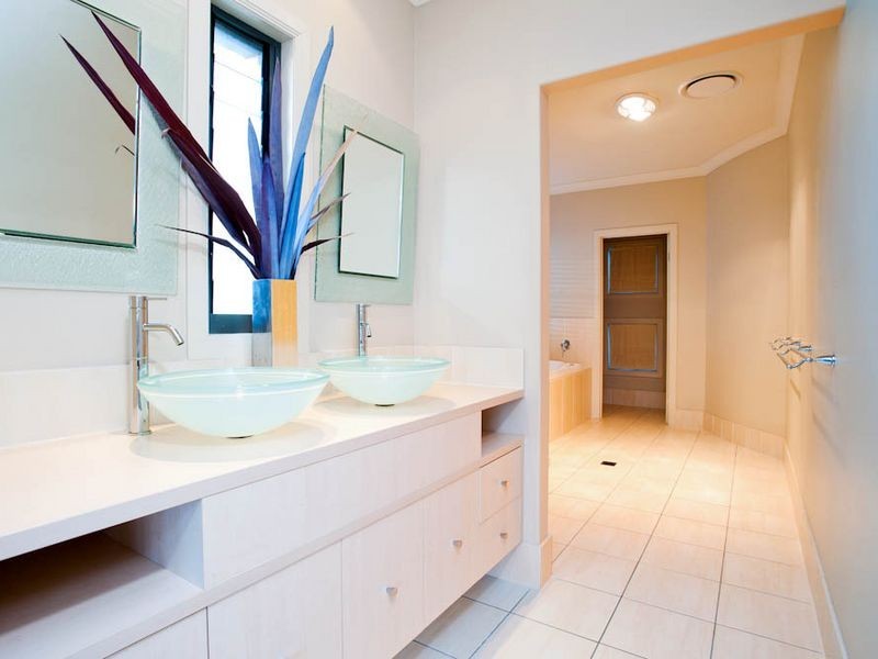 89 EDINBURGH ROAD, Benowa QLD 4217