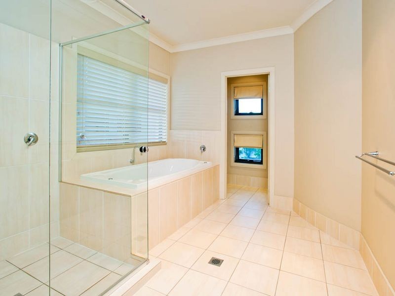 89 EDINBURGH ROAD, Benowa QLD 4217