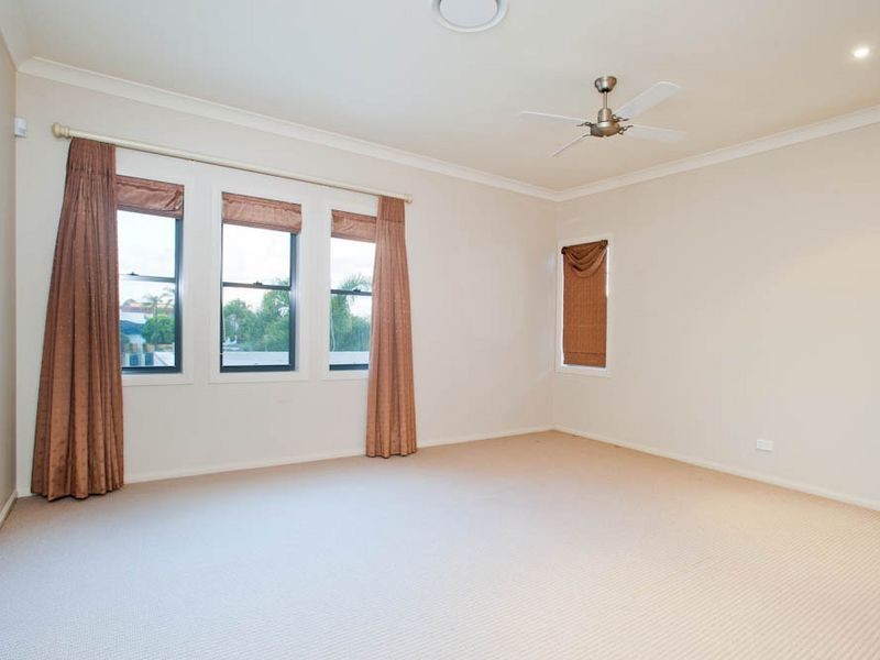 89 EDINBURGH ROAD, Benowa QLD 4217