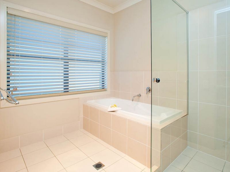 89 EDINBURGH ROAD, Benowa QLD 4217