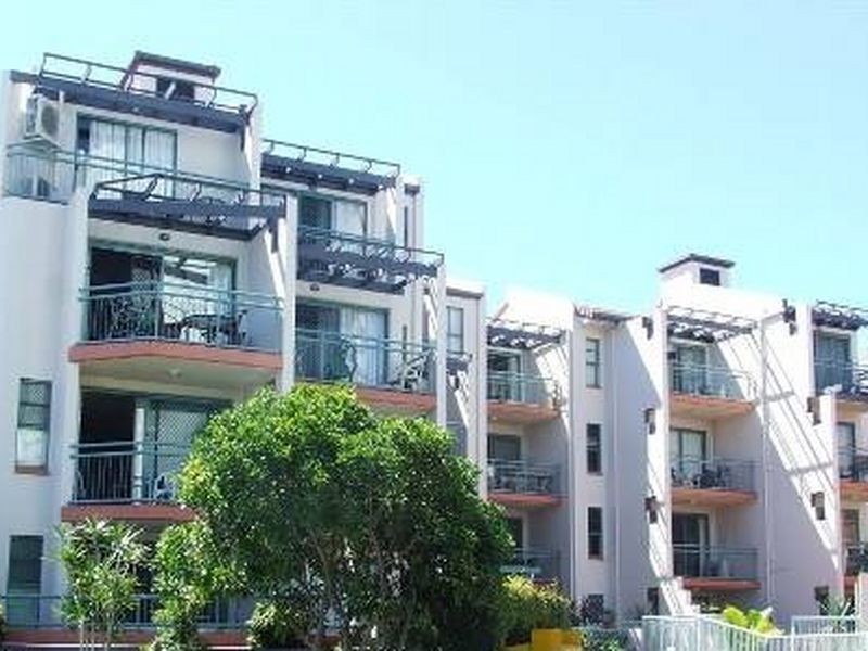 8/7 Robert Street, Labrador QLD 4215