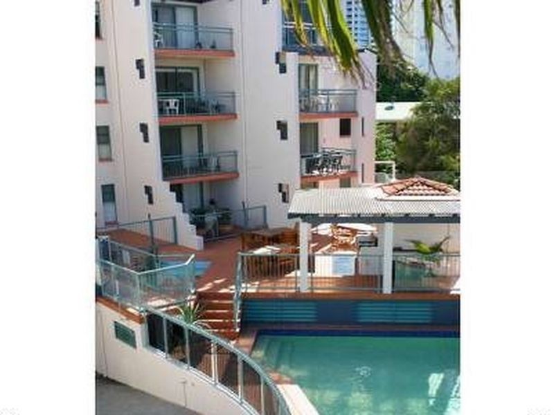 8/7 Robert Street, Labrador QLD 4215