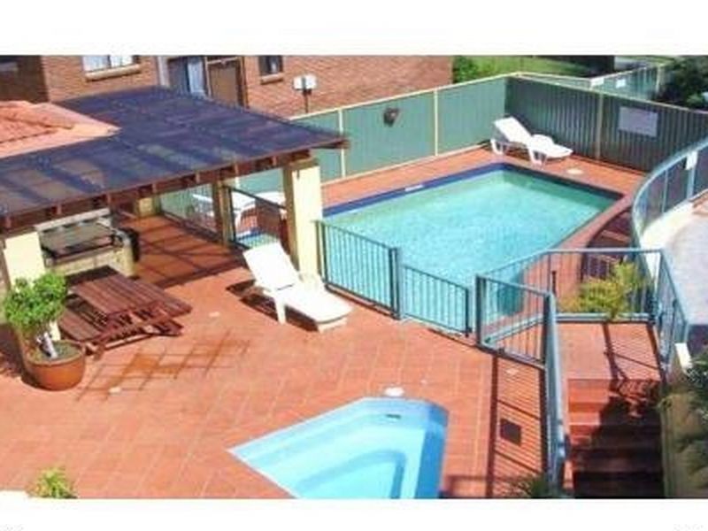 8/7 Robert Street, Labrador QLD 4215