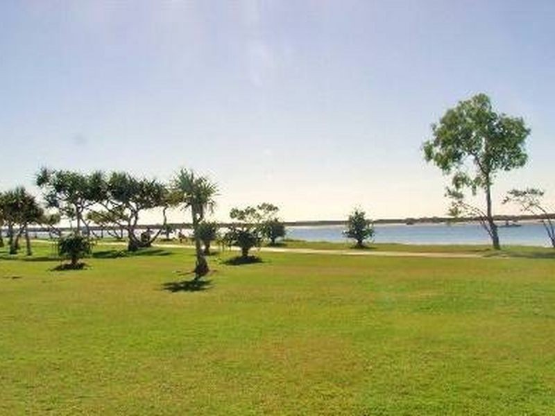 8/7 Robert Street, Labrador QLD 4215