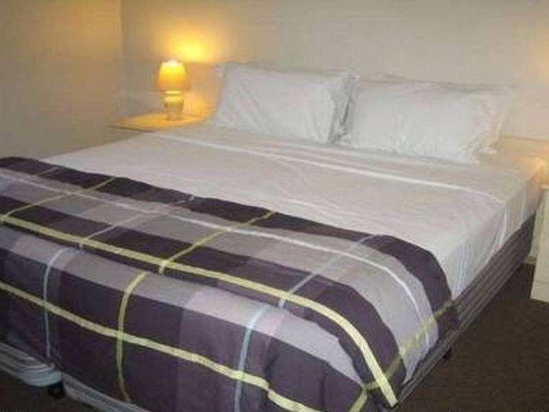 8/7 Robert Street, Labrador QLD 4215