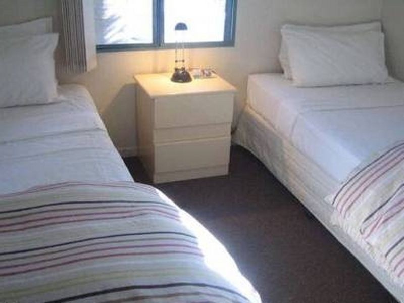 8/7 Robert Street, Labrador QLD 4215