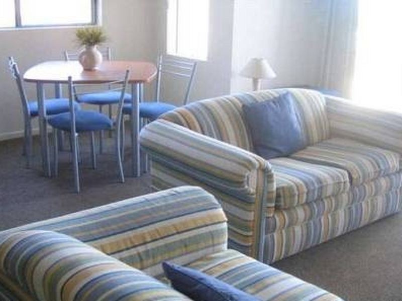 8/7 Robert Street, Labrador QLD 4215