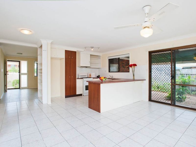 77 OXLEY DRIVE, Paradise Point QLD 4216