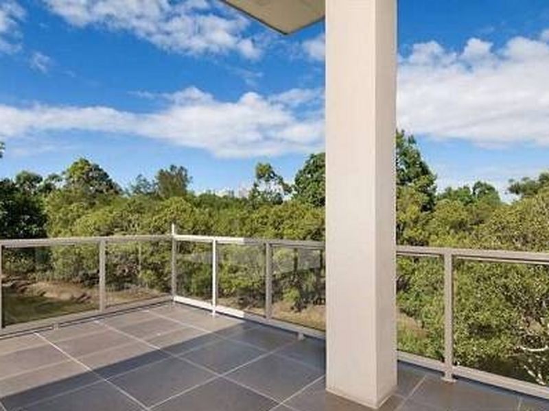 38 WORENDO STREET, Southport QLD 4215