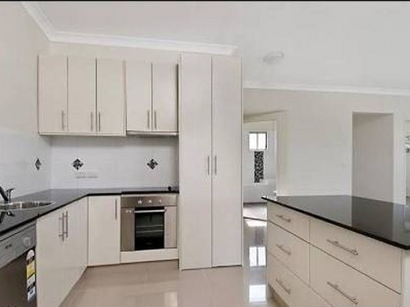 38 WORENDO STREET, Southport QLD 4215