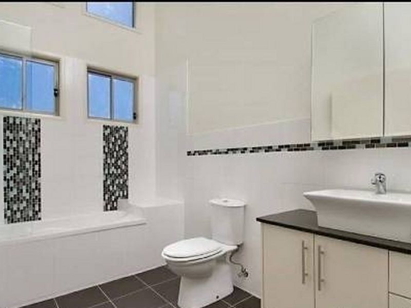 38 WORENDO STREET, Southport QLD 4215