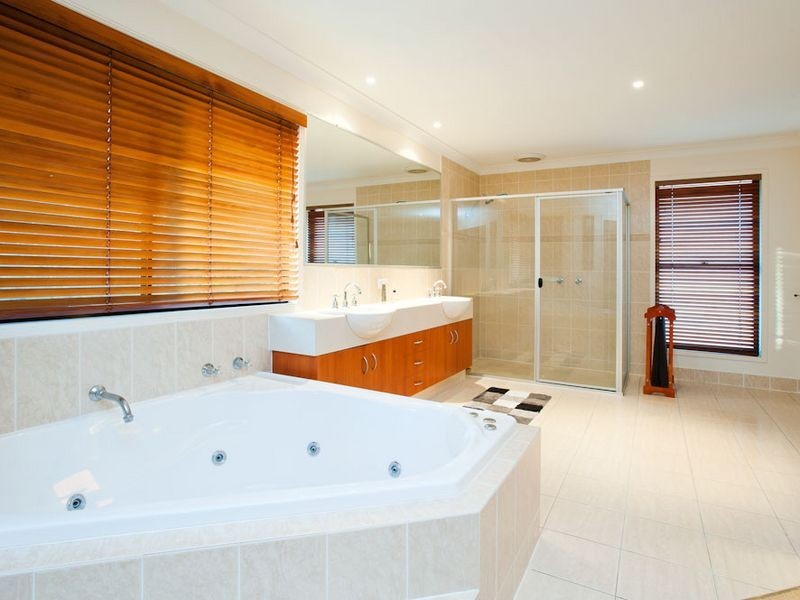 13 BLACKFEN COURT, Arundel QLD 4214