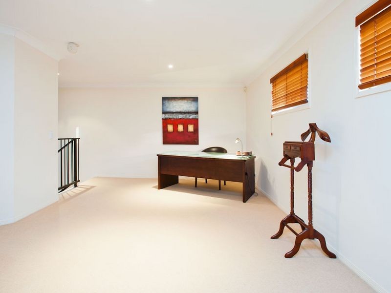 13 BLACKFEN COURT, Arundel QLD 4214