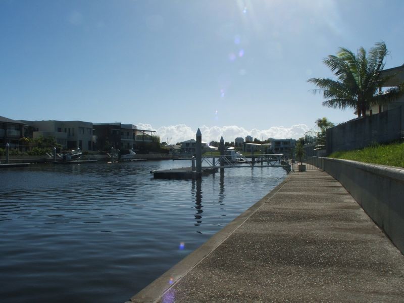 21 Middle Quay Drive, Biggera Waters QLD 4216