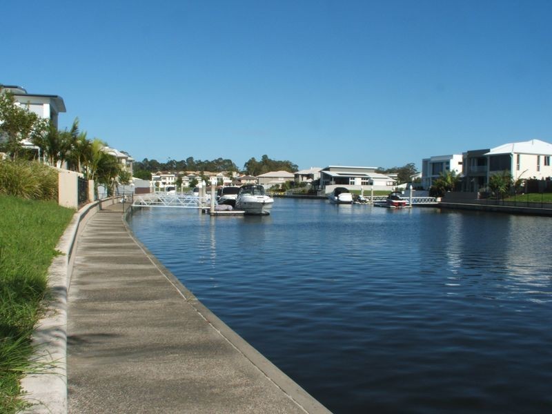 21 Middle Quay Drive, Biggera Waters QLD 4216