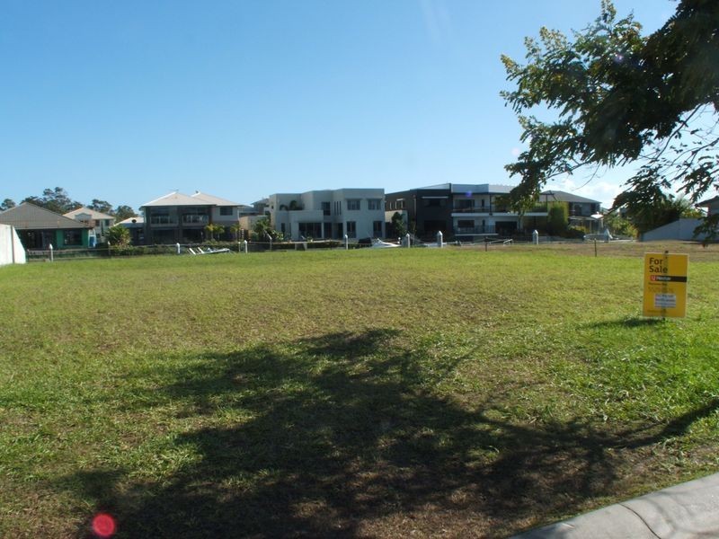 21 Middle Quay Drive, Biggera Waters QLD 4216