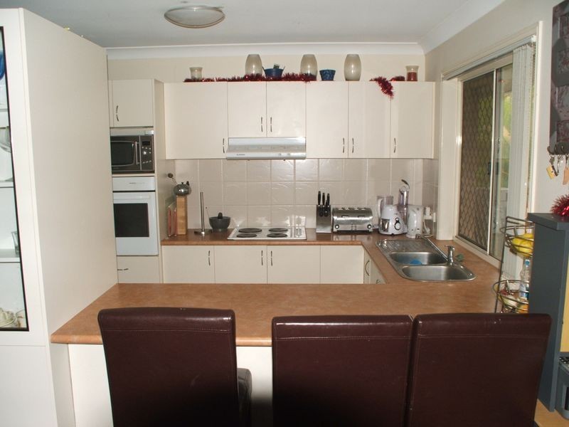 2/225 Government Road, Labrador QLD 4215