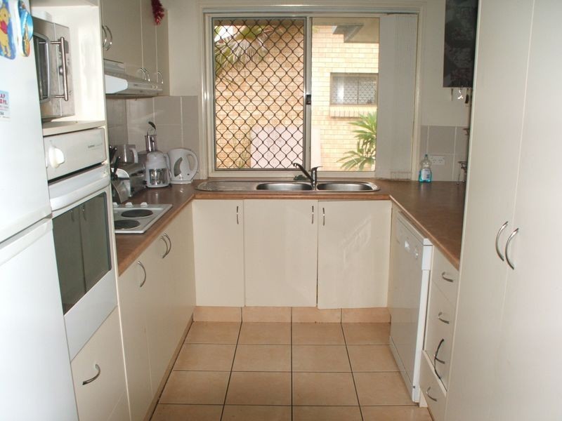 2/225 Government Road, Labrador QLD 4215