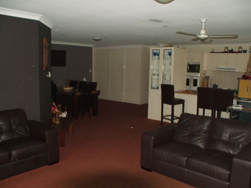 2/225 Government Road, Labrador QLD 4215