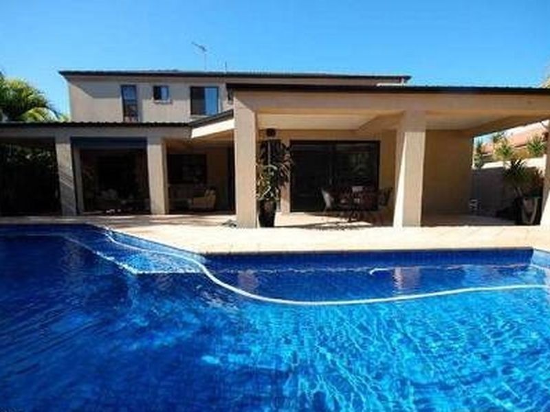 9 ARBUTHNOT PARADE, Benowa QLD 4217