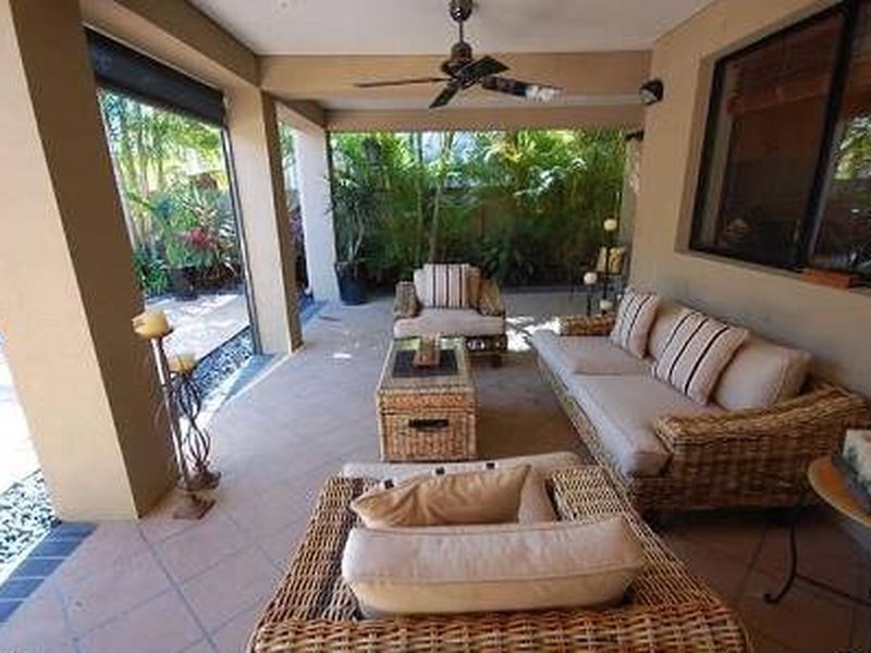 9 ARBUTHNOT PARADE, Benowa QLD 4217