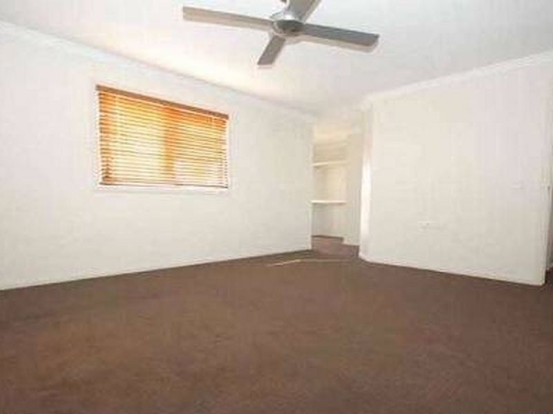 9 ARBUTHNOT PARADE, Benowa QLD 4217