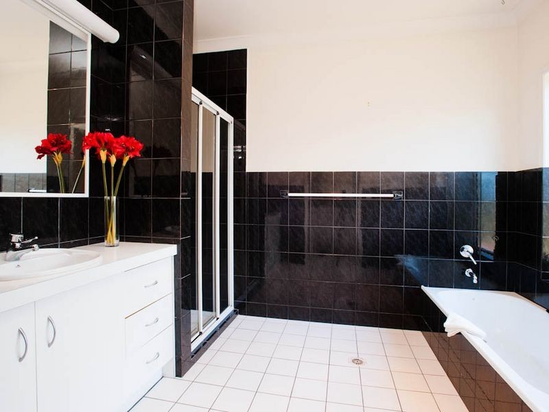 2A BLUEGUM AVENUE, Hollywell QLD 4216