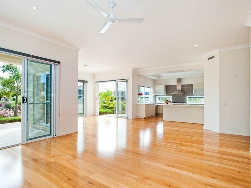 10 NORTH QUAY DRIVE, Biggera Waters QLD 4216