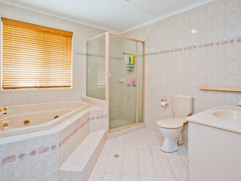 18 FITZALAN CIRCUIT, Arundel QLD 4214