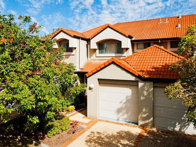 121/19 SANTA BARBARA ROAD, Hope Island QLD 4212