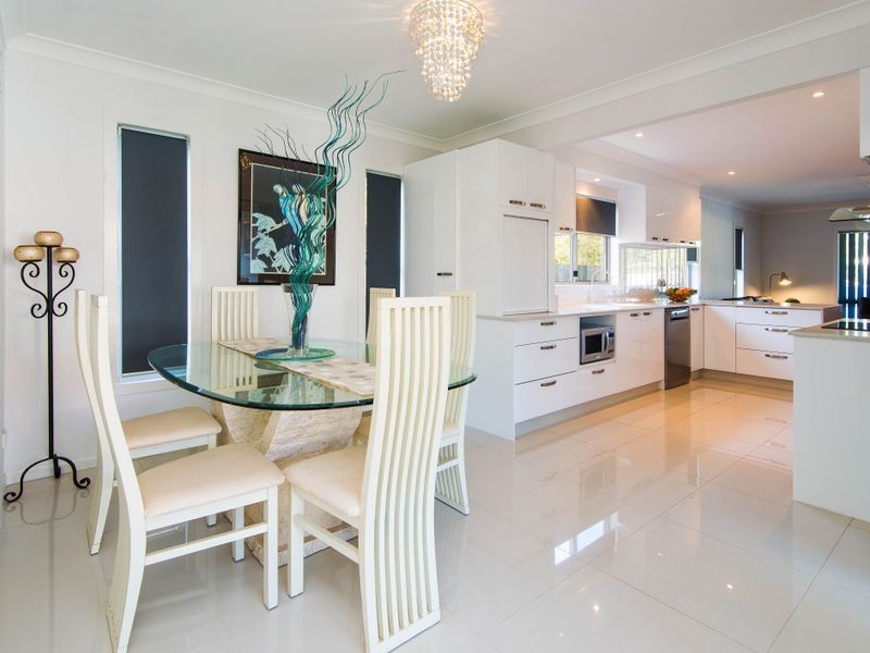 17 Gordon Street, Labrador QLD 4215