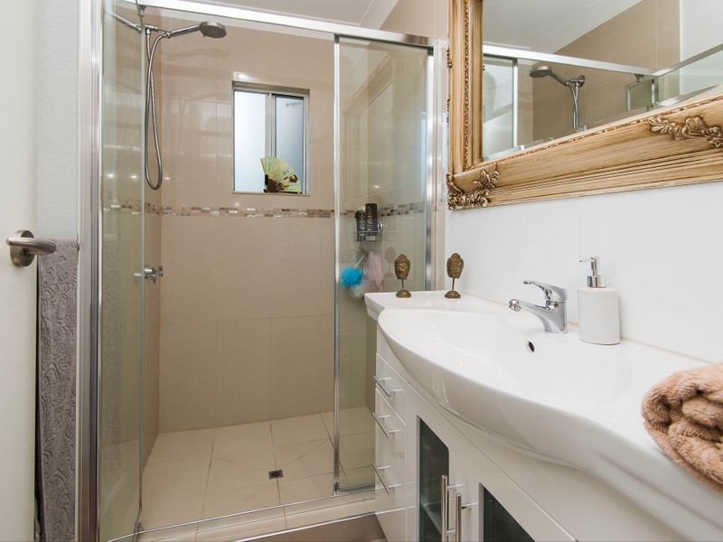 17 Gordon Street, Labrador QLD 4215