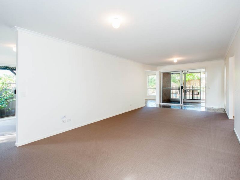 12 MONROE COURT, Oxenford QLD 4210