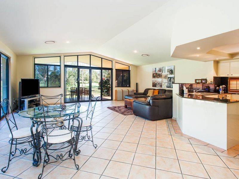 104 ARUN DRIVE, Arundel QLD 4214