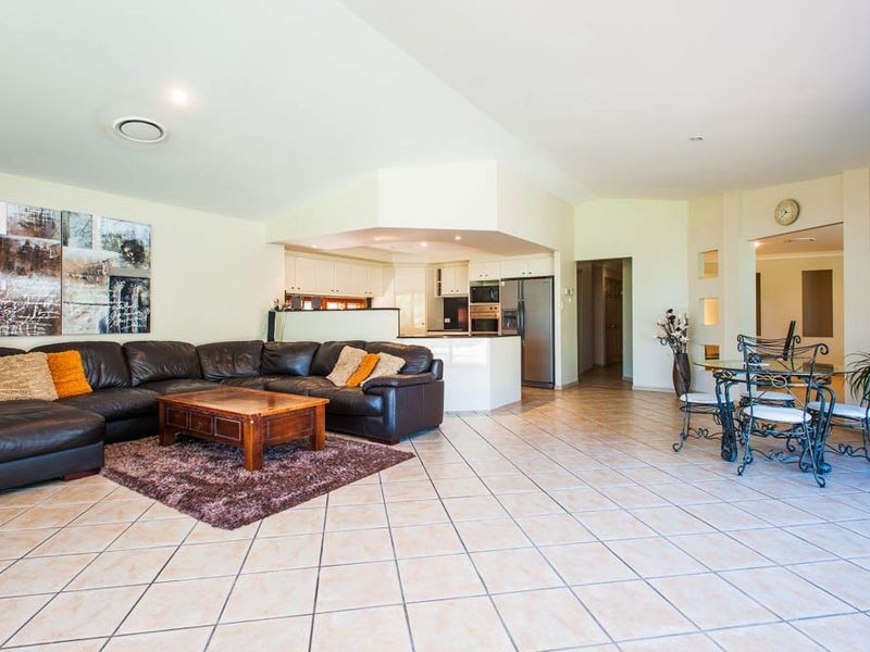 104 ARUN DRIVE, Arundel QLD 4214