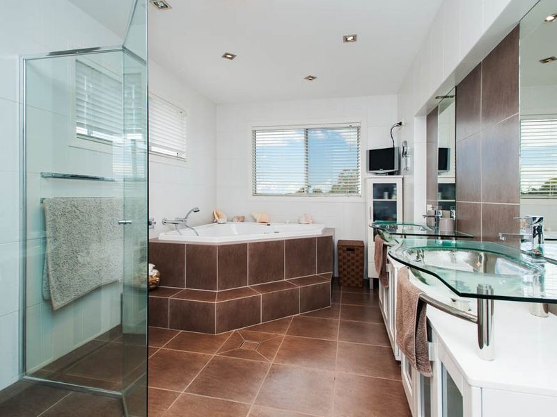 11 SALVADO DRIVE, Pacific Pines QLD 4211